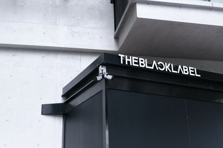  블랙핑크 로제, 프로듀서 테디의 더블랙레이블(THEBLACKLABEL)과 계약 - 블랙핑크 멤버 중 유일하게 일반 기획사와 계약