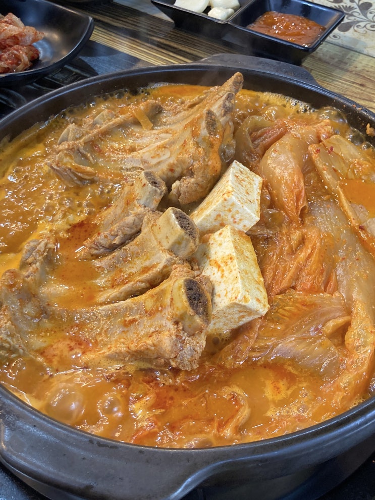  파주 금촌 맛집 식당 완행버스 금촌점 등갈비 김치찜 제육쌈밥세트 후기