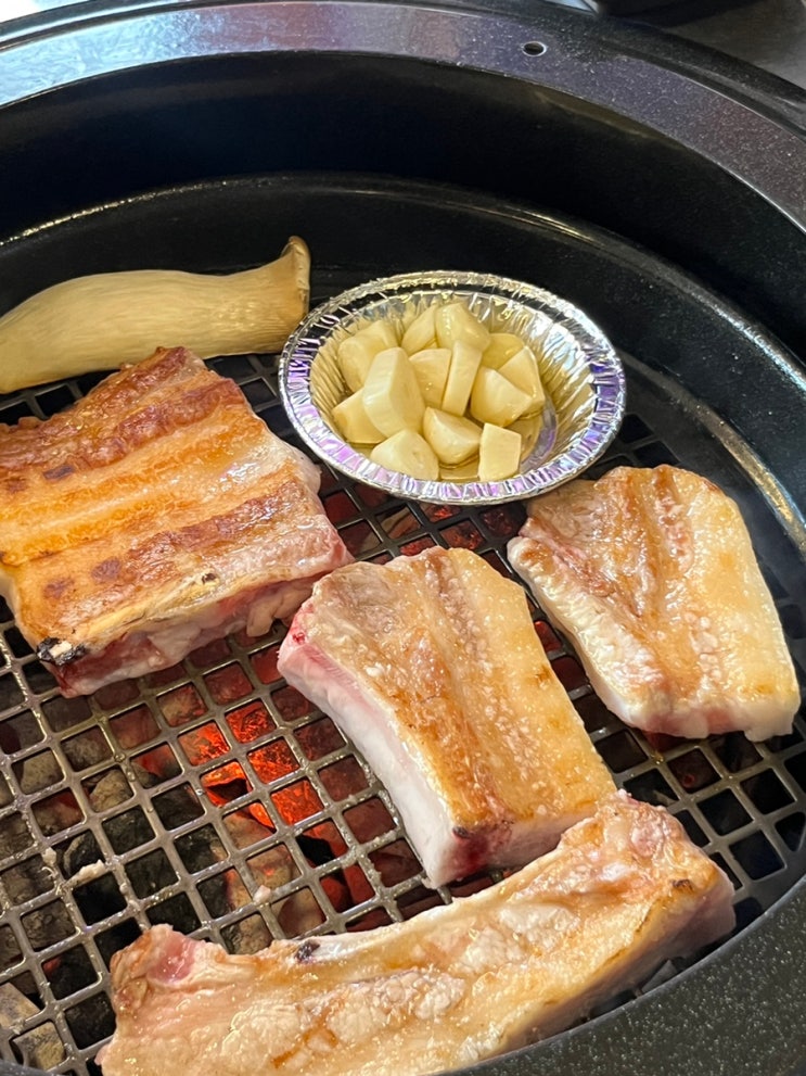  고기부터 사이드까지 완벽한 ‘동명동 맛집 이씨네푸줏간’