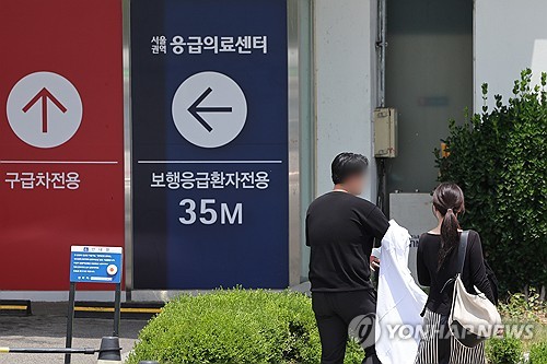 오늘 동네병원 휴진…<b>정부</b>, 공정위에 <b>의협</b> 신고 '맞대응'