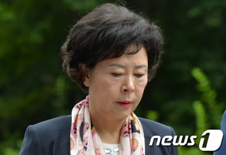 신영자 롯데재단 의장, 한달 사이 롯데쇼핑 주식 25차례 장내 매수·매도...이유는?
