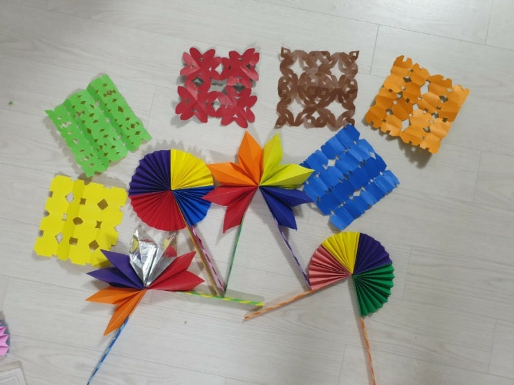 [일기] 오랜만에 아이들과 종이접기 & 종이자르기 놀이:)
