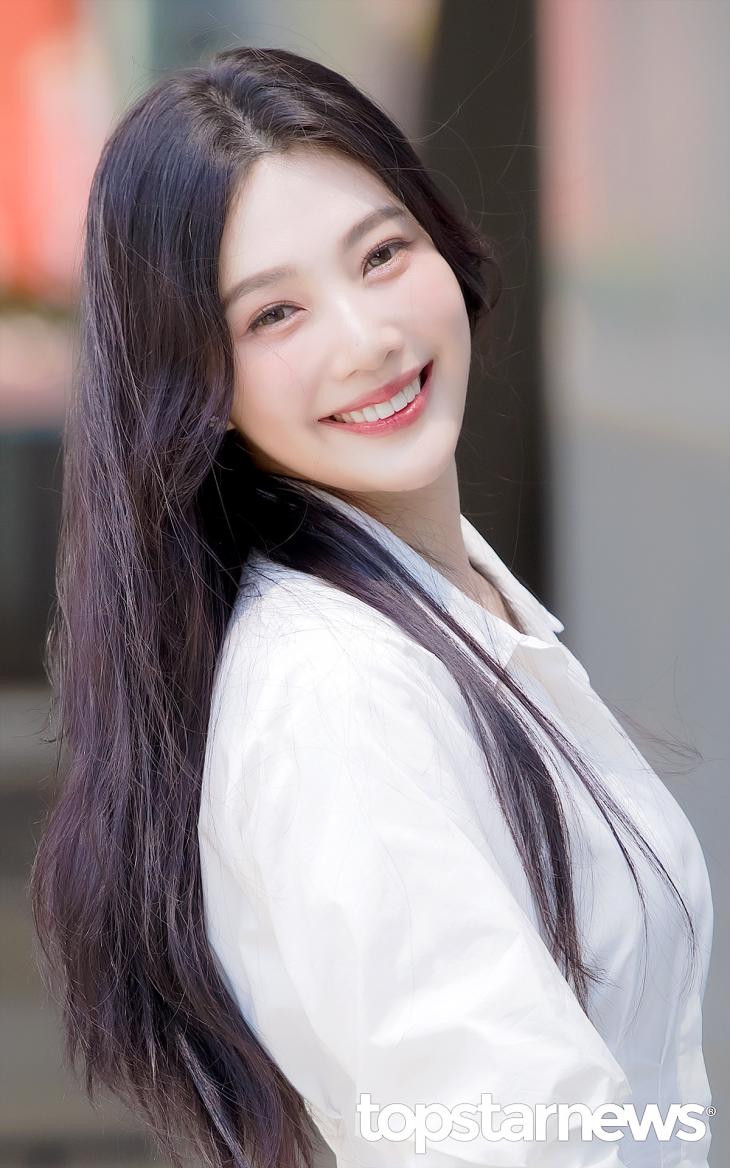레드벨벳 조이, 수박 향기가 날 것 같은 러블리한 여름 패션....동물농장 출근길 레드벨벳 조이, 수박 향기가 날 것 같은 러블리한 여름 패션....동물농장 출근길