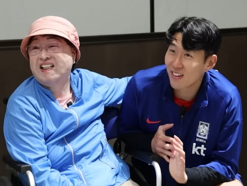  와~ 정말 감동이다!!(손흥민과 치매 할머니의 감동적인 만남: 축구가 선사한 특별한 순간)