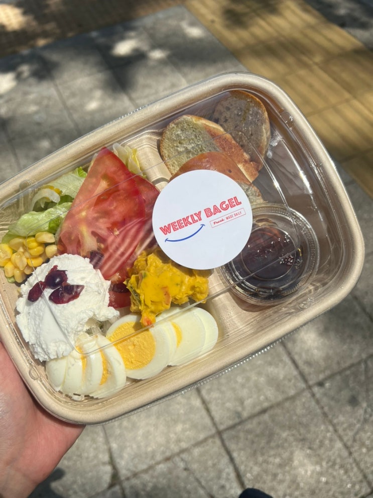  논현동 쫀득한 베이글과 샐러드가 맛있는 위클리베이글 도산공원사거리점ㅣ전메뉴 도장깨기ing...