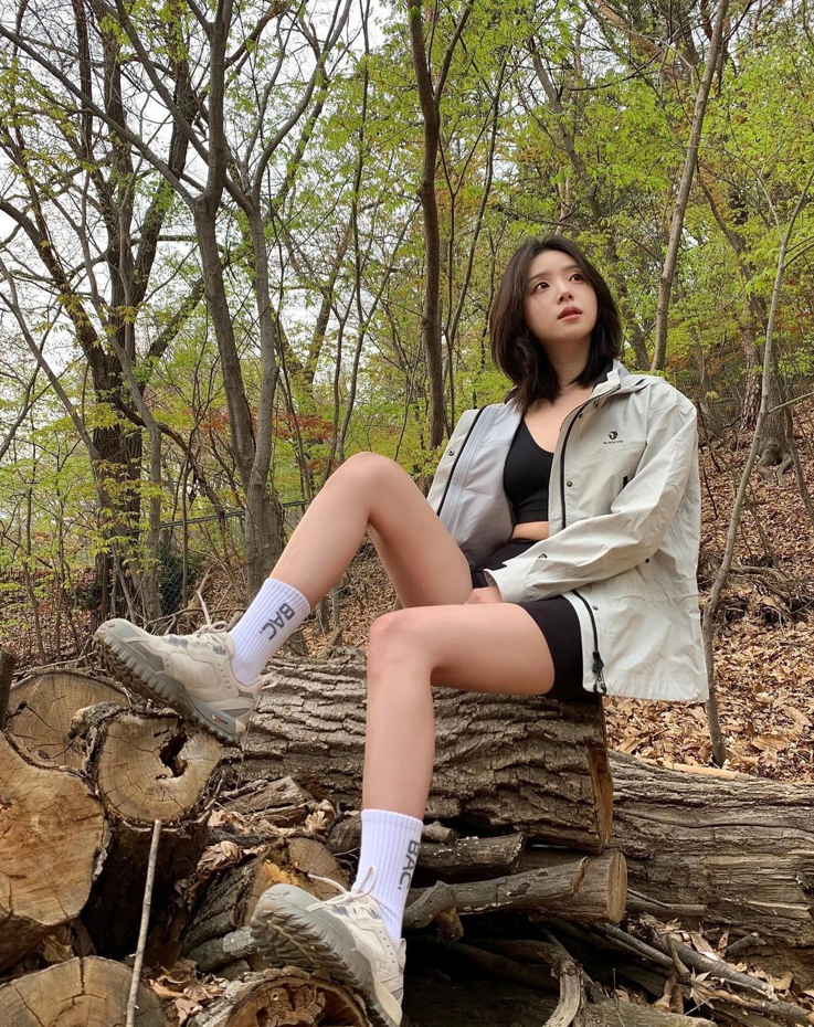  여름 센스 있는 등산 패션 완성을 도와줄 여자 등산화 브랜드로 가볍게 신기 좋은 블랙야크 여성 트레킹화 w. 김지영