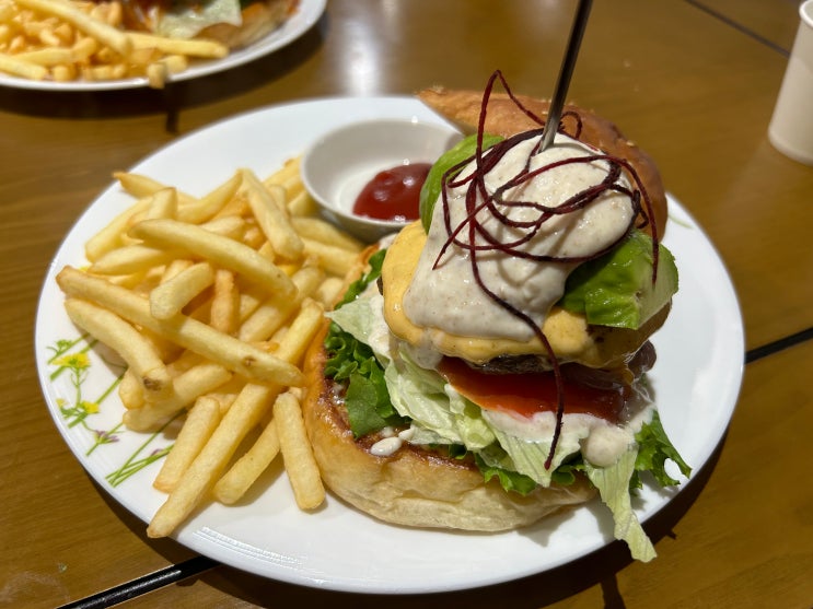  익산 대학로 맛집 "더골목"