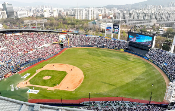 [대충리포트] <b>프로야구</b> 천만 <b>관중</b> 시대 열리나?
