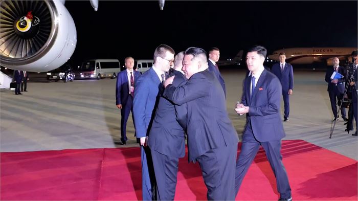 <b>푸틴</b>·새벽 공항 영접 <b>김정은</b>, ‘포괄적 전략 동반자 <b>협정</b>’... 