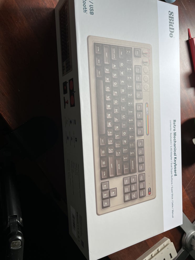  8BitDo 레트로 기계식 키보드 C64 에디션, 개봉기