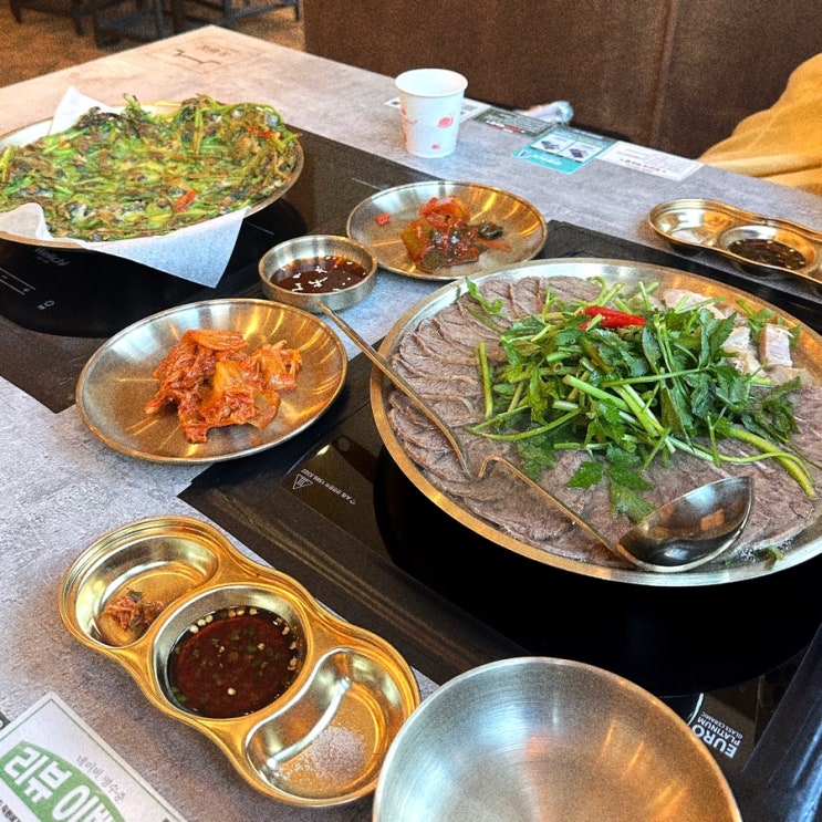  고소한 우렁미나리전에 반해 다른 지점도 가보게 된 옥된장 가락점 모듬수육전골 중 우렁미나리전 리뷰.