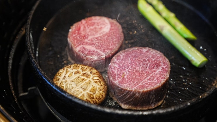 청담동 맛집 청담25 새벽시간까지 영업하는 곳!! 한우 1등급 투뿔 25일 저온 숙성고기 맛보기