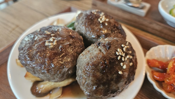 제주아라동맛집 호감 수제떡갈비정식 육즙이 좔좔 제주아라동맛집 호감 수제떡갈비정식 육즙이 좔좔