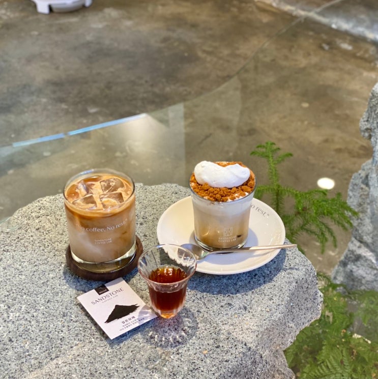  연남동 테라스가 예쁜 조용한 끝남동 카페, 샌드스톤커피랩