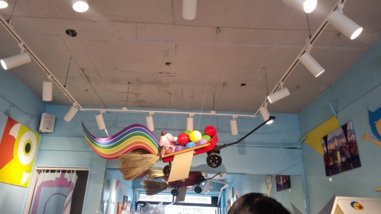  성수 팝업! 귀여운 인사이드아웃굿즈 가득한 픽사 하우스 성수 후기!