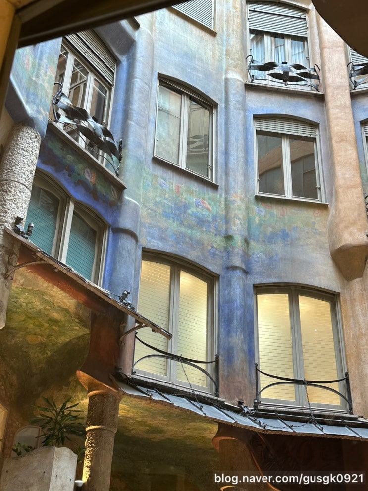  바르셀로나 까사밀라 카페 라 페드레라 El Cafè de la Pedrera