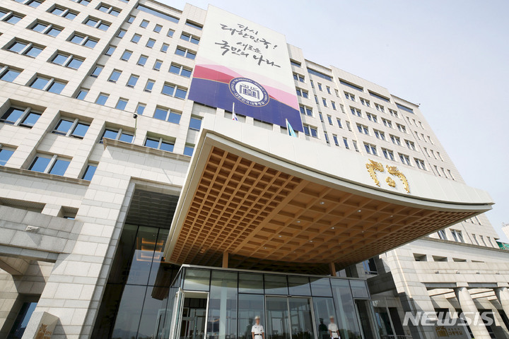 <b>대통령실</b> "<b>우크라</b> 무기 지원 다양한 방안 검토"…155 포탄... 