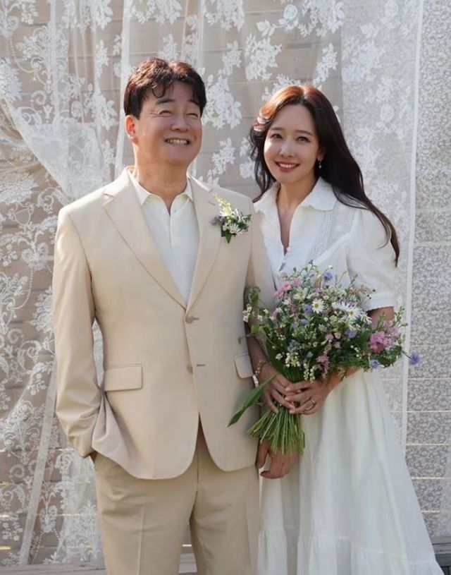  소유진, 남편 백종원 가맹점 논란 속 어제(20일) 인스타에 올린 뜻밖의 사진 ‘안성현’ 성유리, “다리에 멍이 왜 이렇게 많아” 무슨 일 있나?실시간 핫이슈