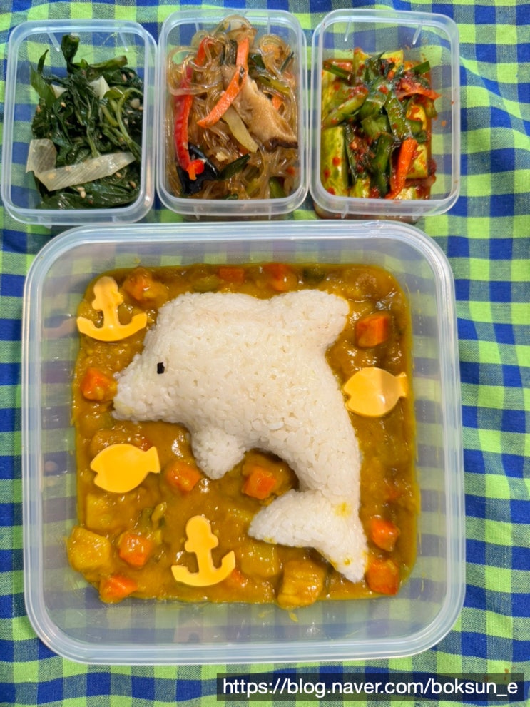  직장인들을 위한 건강하고 맛있는 점심 메뉴 카레, 오이소박이, 잡채