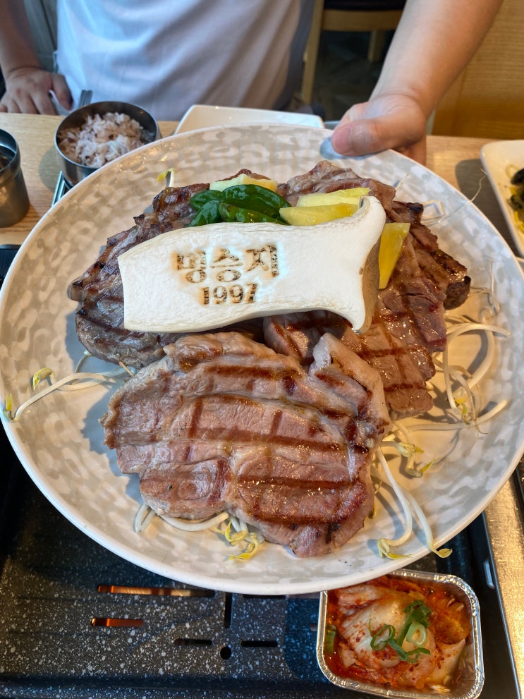  군산 맛집 오랜기간 사랑받은 현지인맛집 군산 명승지 한돈목살 찰진 육사시미 지곡동저녁
