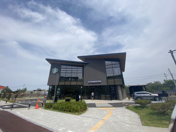 새로 오픈한 스타벅스 수원고색동DT점 리뷰!