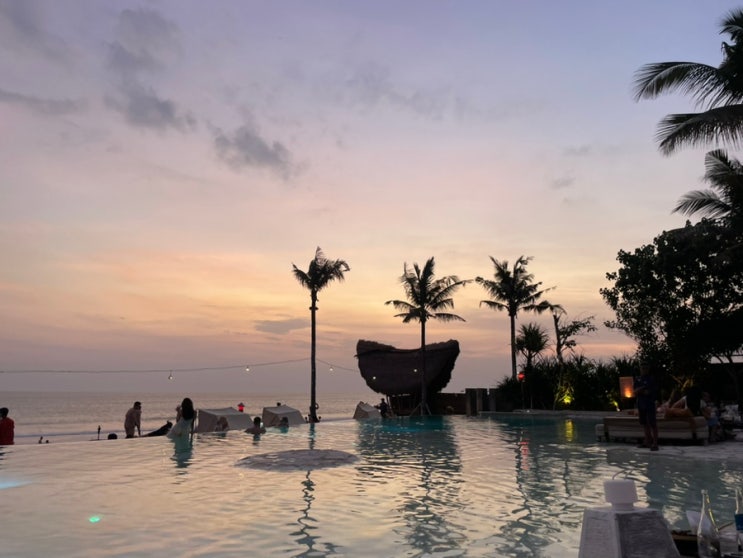  발리 짱구 휴식하기 좋은 마리 비치클럽 Mari Beach Club 워크인 빈백좌석