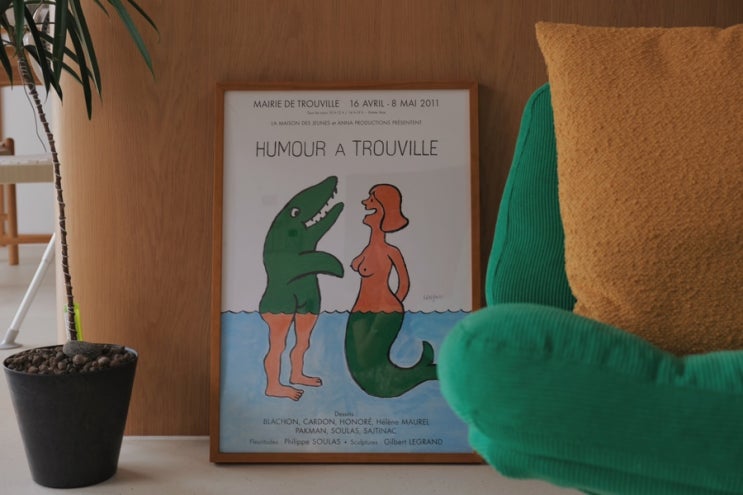  파리에서 온 사비냑의 포스터 Humour a Trouville
