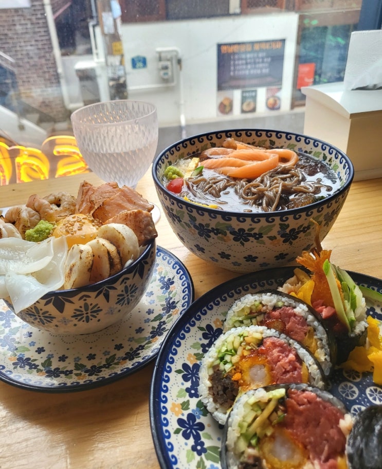  시원한 연어 냉소바 맛에 반한 연남동 맛집 연어앤파스타