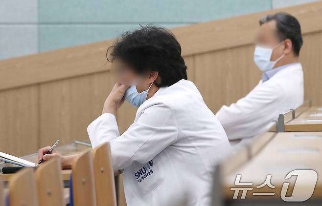 <b>서울대병원</b> '무기한 <b>휴진</b>' 중단…"환자 피해 둘 수 없었다"