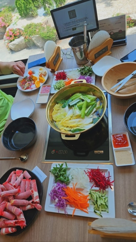  울산대공원맛집 샤브가든 후기: 넓은 주차장, 깔끔한 매장, 다양한 소스와 육수, 친절한 서비스까지!
