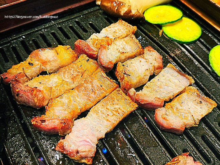  부산 시청 고기집 '제주옥탑 부산시청점' 직접 구워주는 흑돼지 삼겹살 맛집