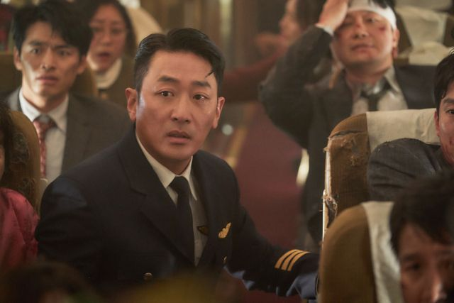 <b>하정우</b>, 23일 '<b>뉴스룸</b>' 출연…'하이재킹' 비하인드 전한다 [공식]