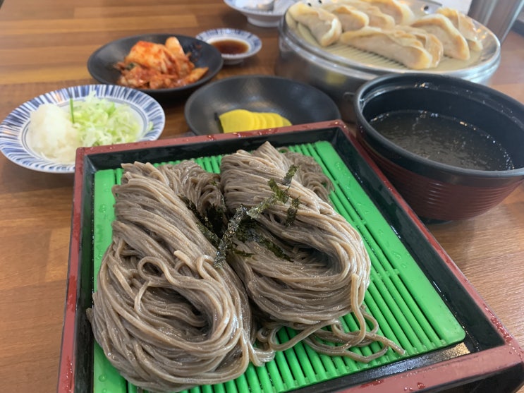  춘천 퇴계동 줄서는 점심 맛집 <춘천소바>(판모밀, 통만두, 매운우동)