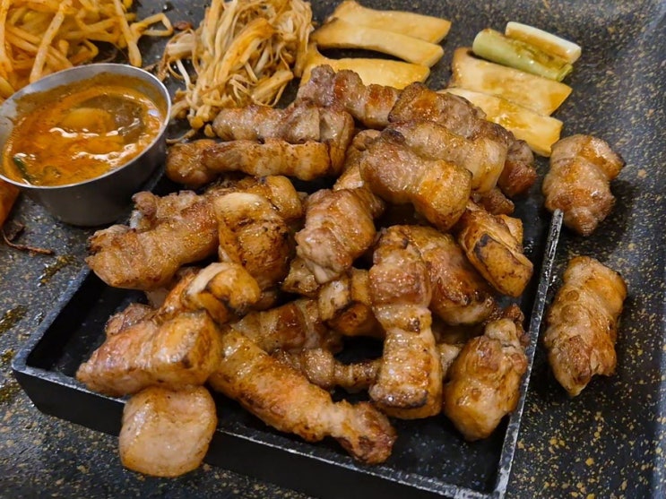  용인 수지구청 고기집 돈이 향긋한 볏짚에 구워주는 삼겹살 맛집