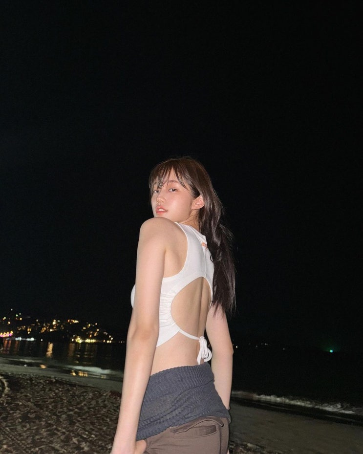  노윤서 인스타그램 바캉스룩 에스이프캘리 오픈백 홀터넥 슬리브리스 제품 추천!