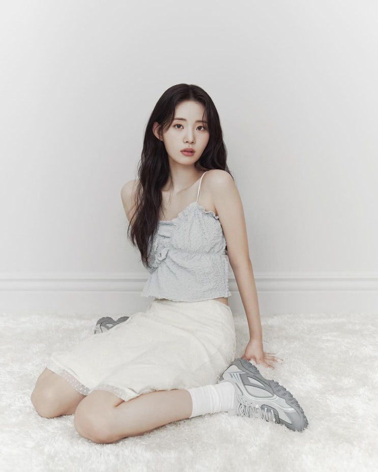  예쁜 여자 어글리슈즈로 여름에 신기 좋은 매력적인 신상 운동화 휠라 에샤페 여성 신발 살펴보기