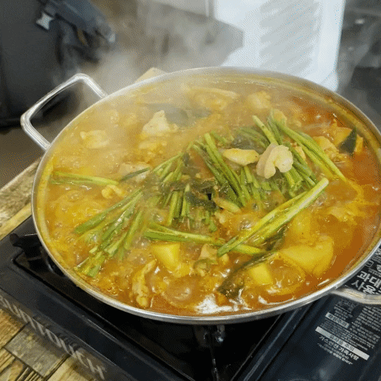 수원 시청역 닭도리탕 맛집 : 대식가 대창 닭도리탕 (반나절 끓인 육수 + 특제소스) + 마약파채 강추!! 수원 시청역 닭도리탕 맛집 : 대식가 대창 닭도리탕 (반나절 끓인 육수 + 특제소스) + 마약파채 강추!!