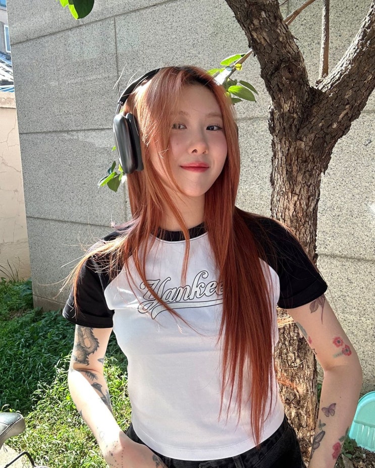  가수 백예린 인스타그램 사복 코디, MLB 여성 바시티 라글란 뉴욕양키스 크롭 티셔츠 추천!