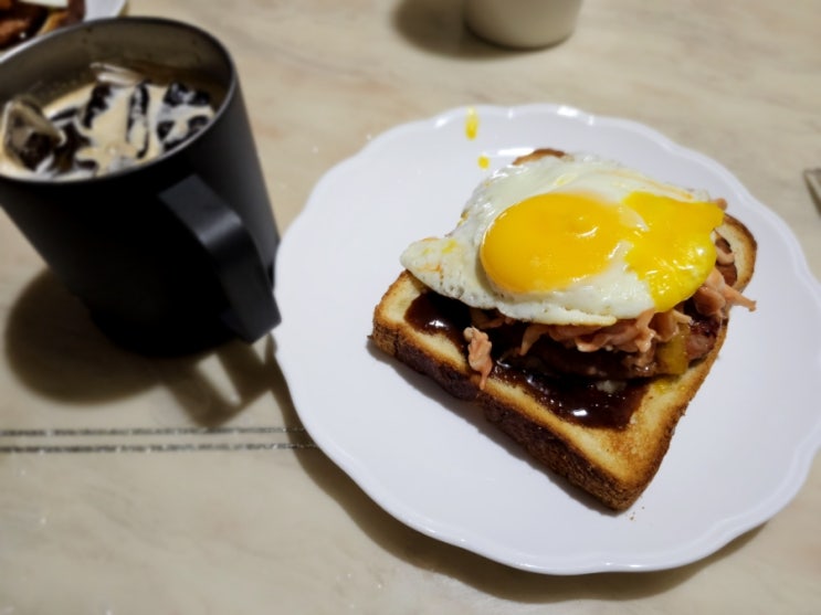  호텔 조식 부럽지 않은 아침 브런치 - 떡갈비 샌드위치