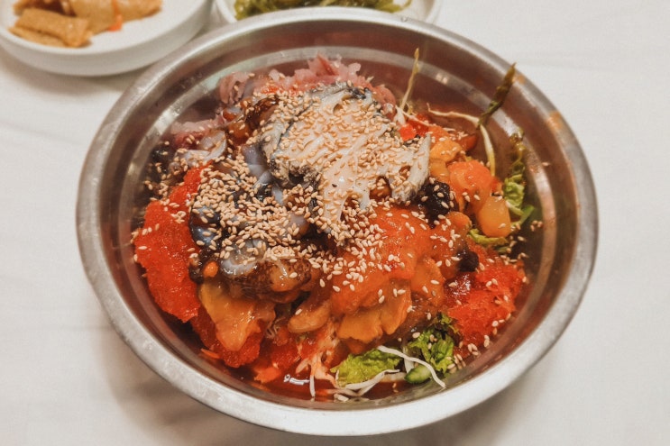  나 우울해서 낙산사 정인회식당 모듬물회 먹었어