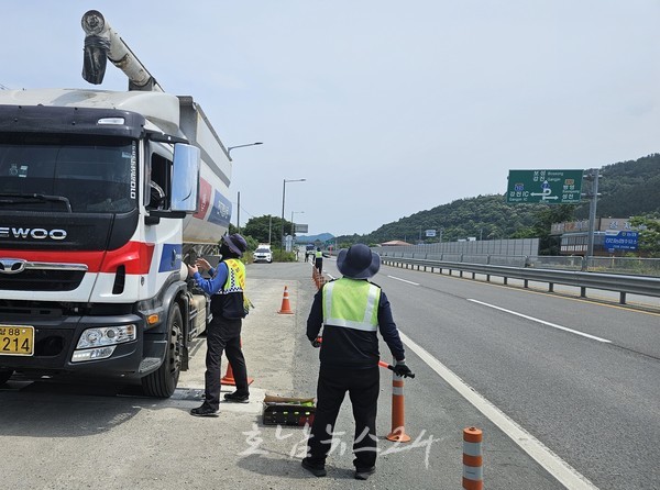  전남도, 장마철 맞아 지방도 47개 노선 ‘도로파손 주범’ 과적 차량 특별 합동단속