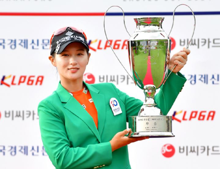 <b>박현경</b>, 4차 연장 끝에 BC카드∙한경레이디스컵 <b>우승</b>...시즌... 