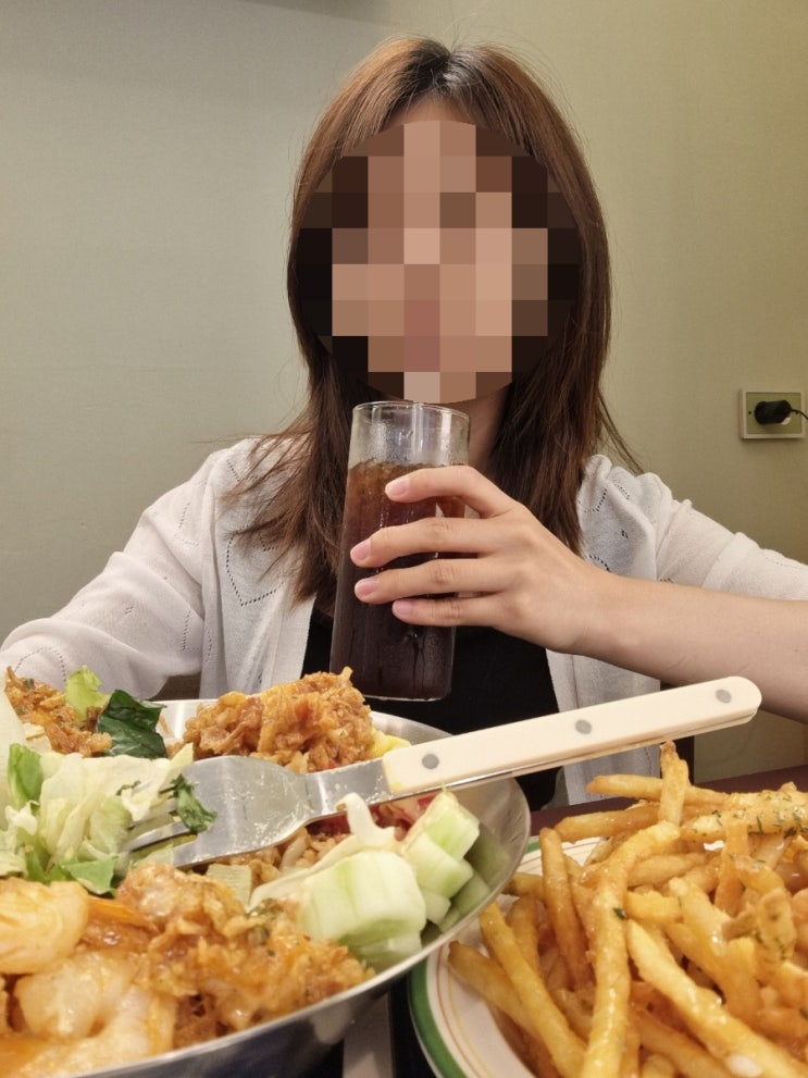 홍대 상수 애견동반 브런치 카페 인솔 커피 서울 소금빵 맛집 데이트