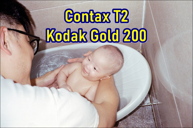  콘탁스 T2 | 코닥 골드 200 (Kodak Gold 200) | 머리 빡빡 밀어서 동자스님이 된 쌍둥이남매 필름사진 