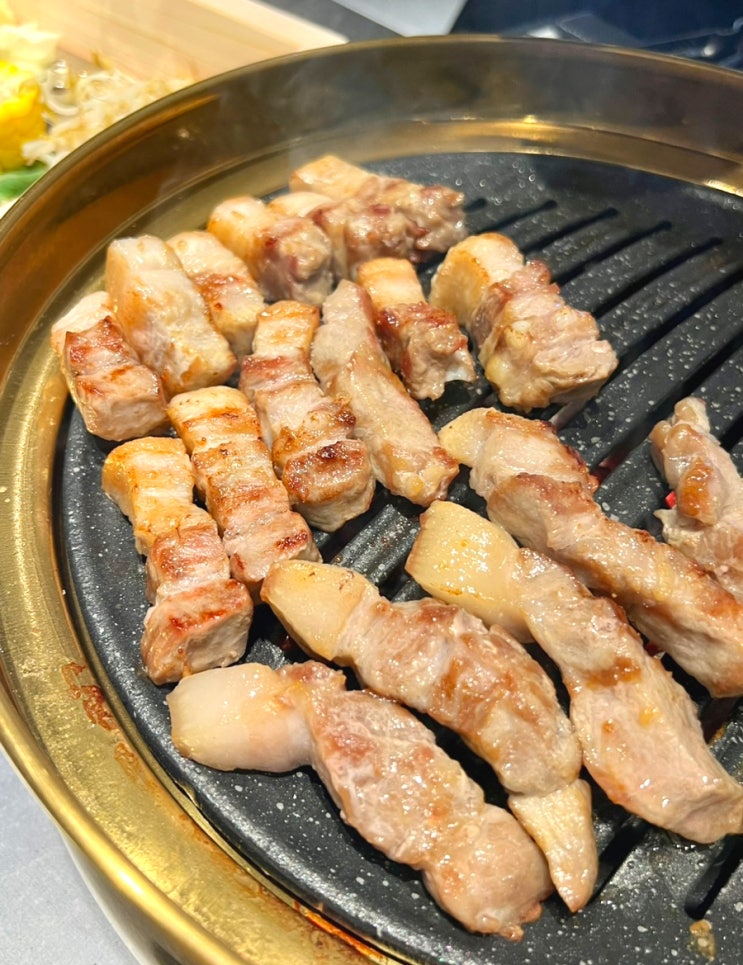  수원 인계동 고기집 맛집 : 편백찜 주는 정육식당 극락돈