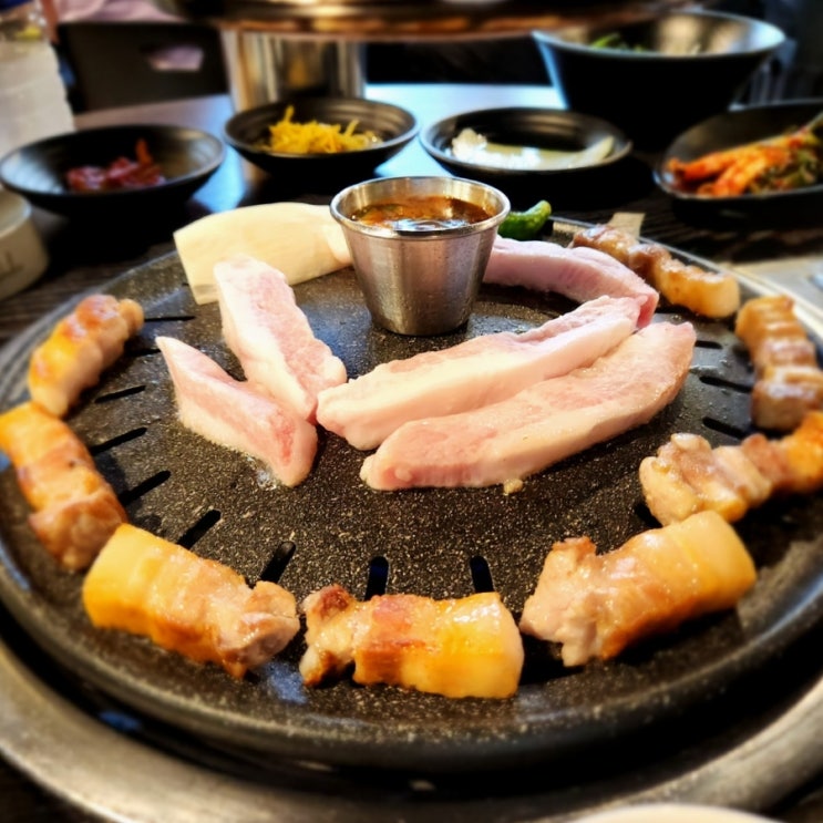  어린이대공원 고기집 고기 육즙 최고인 숙성 삼겹살 맛집 영화돈 방문 후기