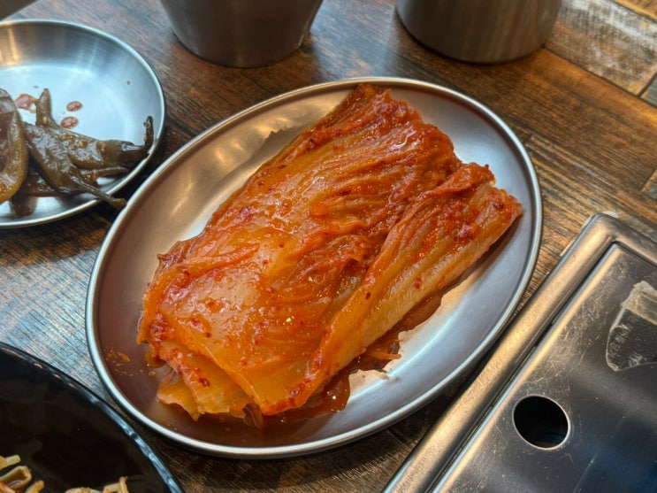  천안 두정동 묵은지가 미쳐버린 삼겹살 맛집 인생은돈