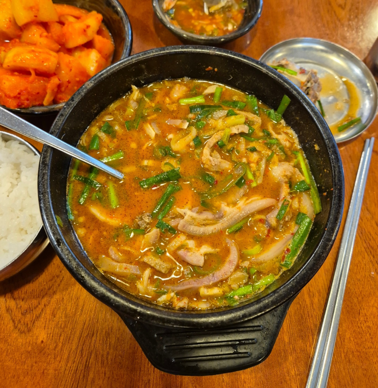  [강남구 역삼동]농민백암순대(국내산으로 무장한 매운 돼지는 사람들을 줄 세운다)