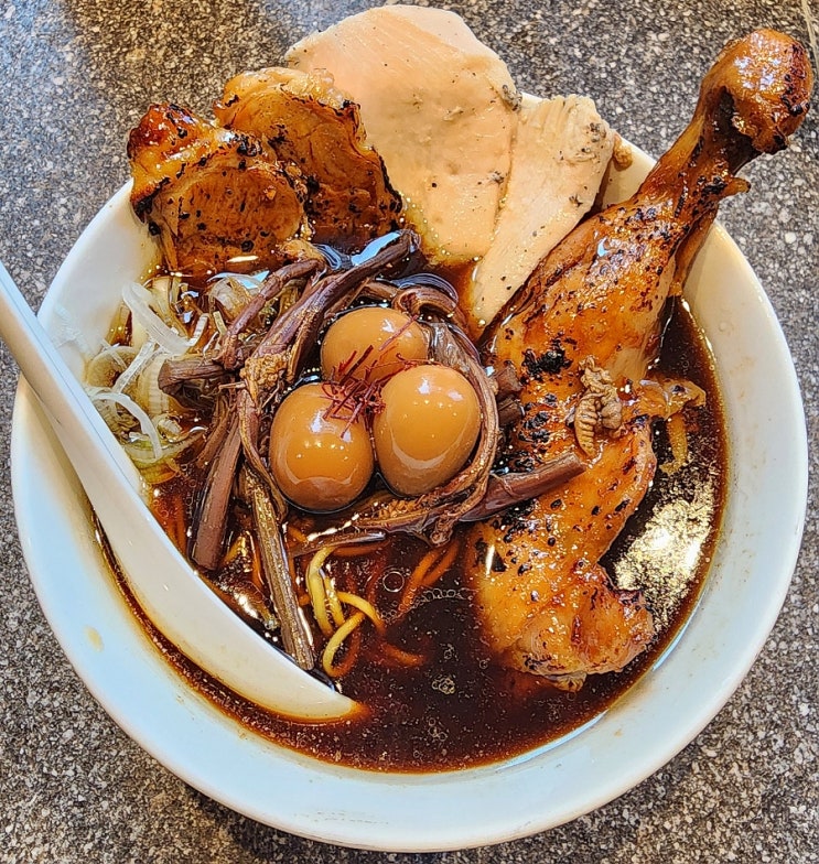  라무라 성수 - 압도적인 비주얼! 한국적인 맛의 라멘! 그런데....