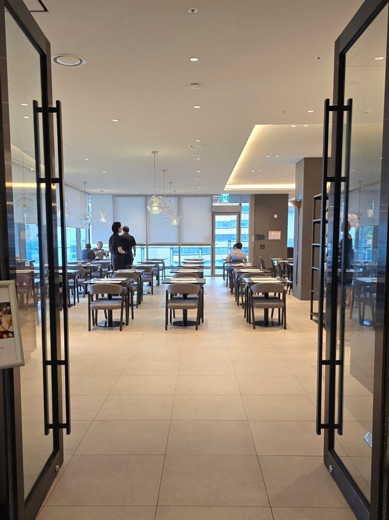 서울 가성비 호텔 추천] 나인트리 프리미어 호텔 인사동 리뷰! #2 : 편리한 위치와 다양한 편의 시설 완벽 가이드!(조식,  피트니스룸, 코인 빨래방, 락커룸, 루프탑 바) : 네이버 블로그